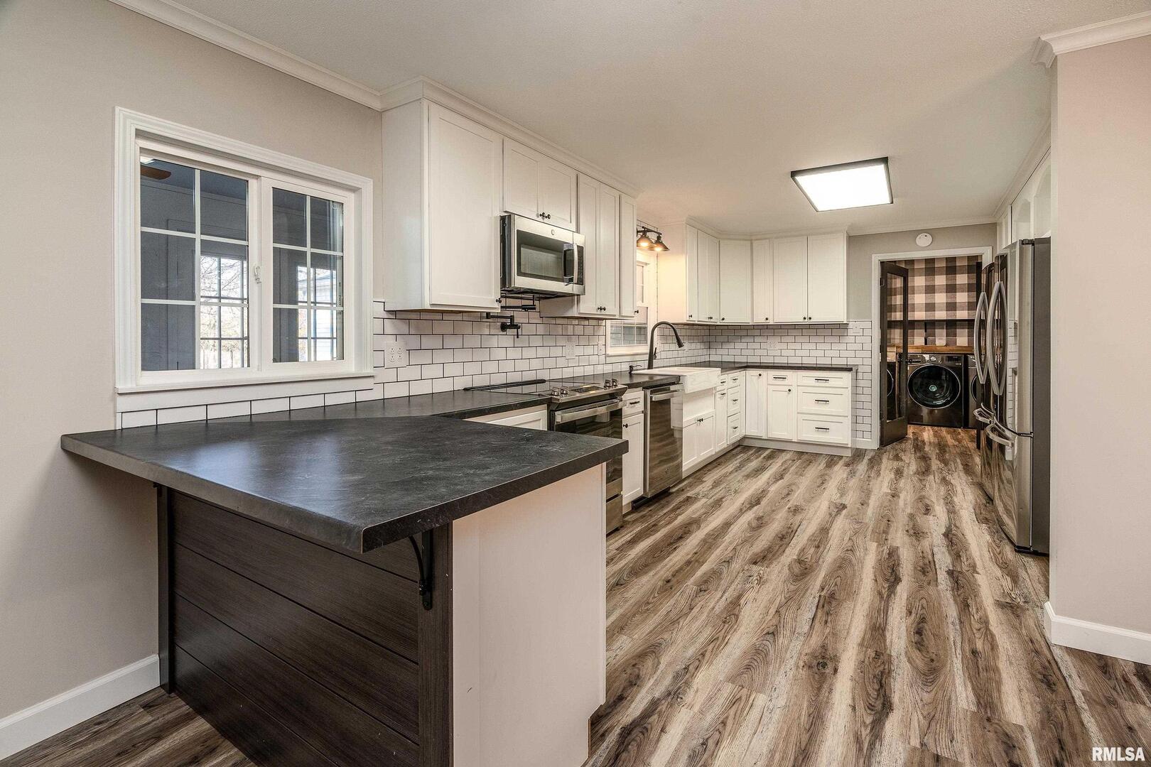 203 Fairway Vista Road Murphysboro, IL 62966 - Photo 8 of 44 a kitchen with a sink stove and cabinets