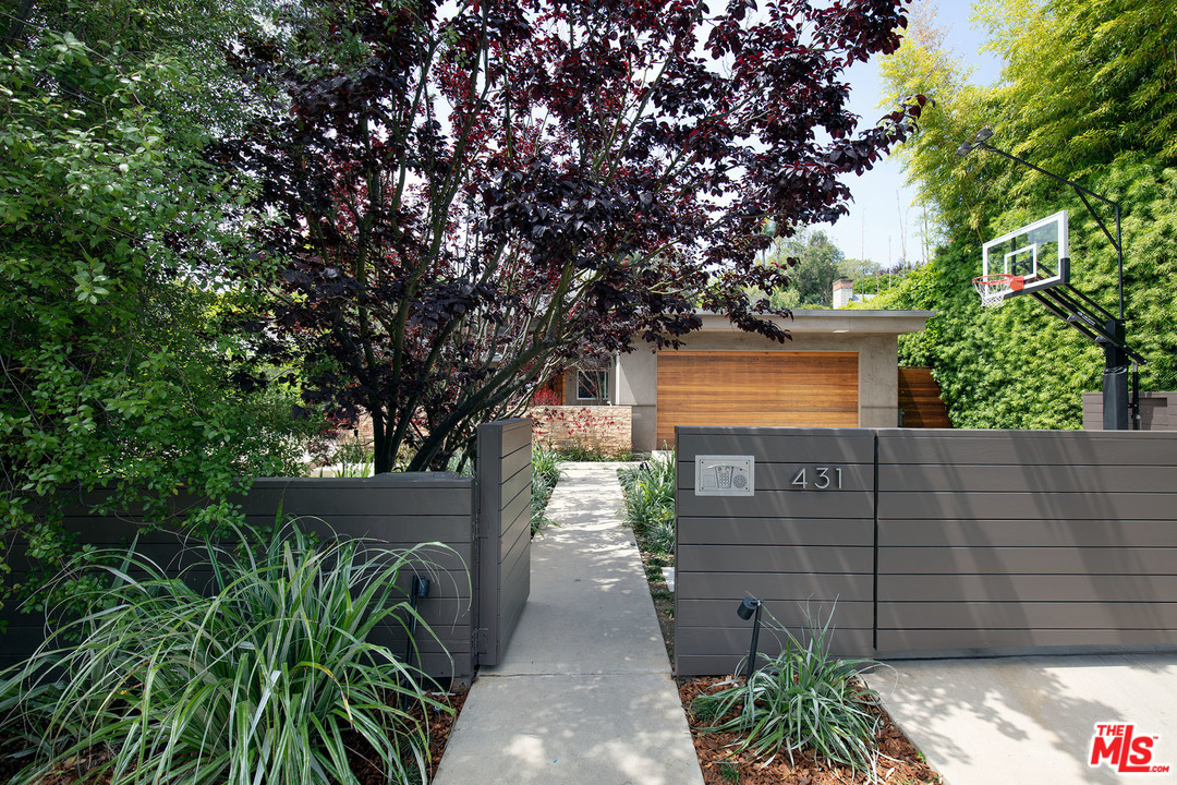 431 Homewood Road Los Angeles, CA 90049 - Photo 2 of 27