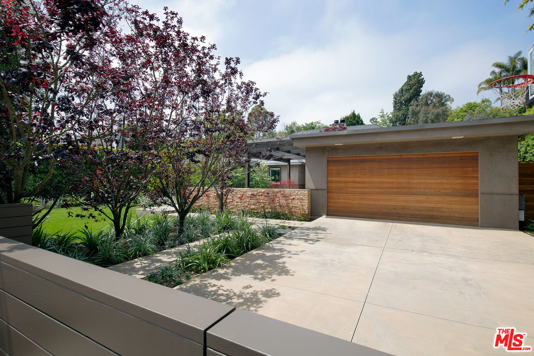431 Homewood Road Los Angeles, CA 90049 - Photo 3 of 27