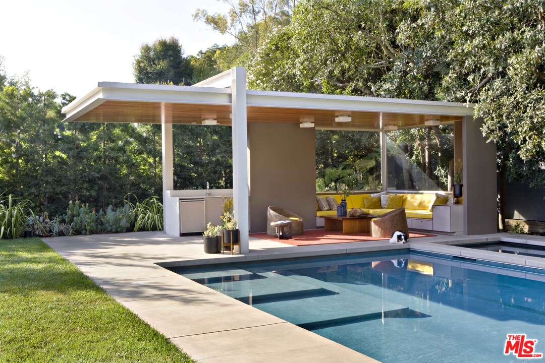 431 Homewood Road Los Angeles, CA 90049 - Photo 22 of 27