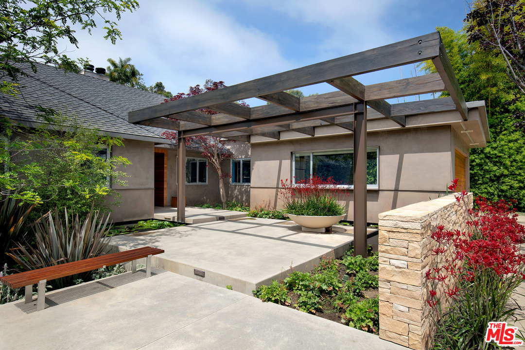 431 Homewood Road Los Angeles, CA 90049 - Photo 5 of 27
