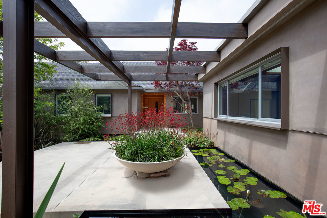 431 Homewood Road Los Angeles, CA 90049 - Photo 6 of 27