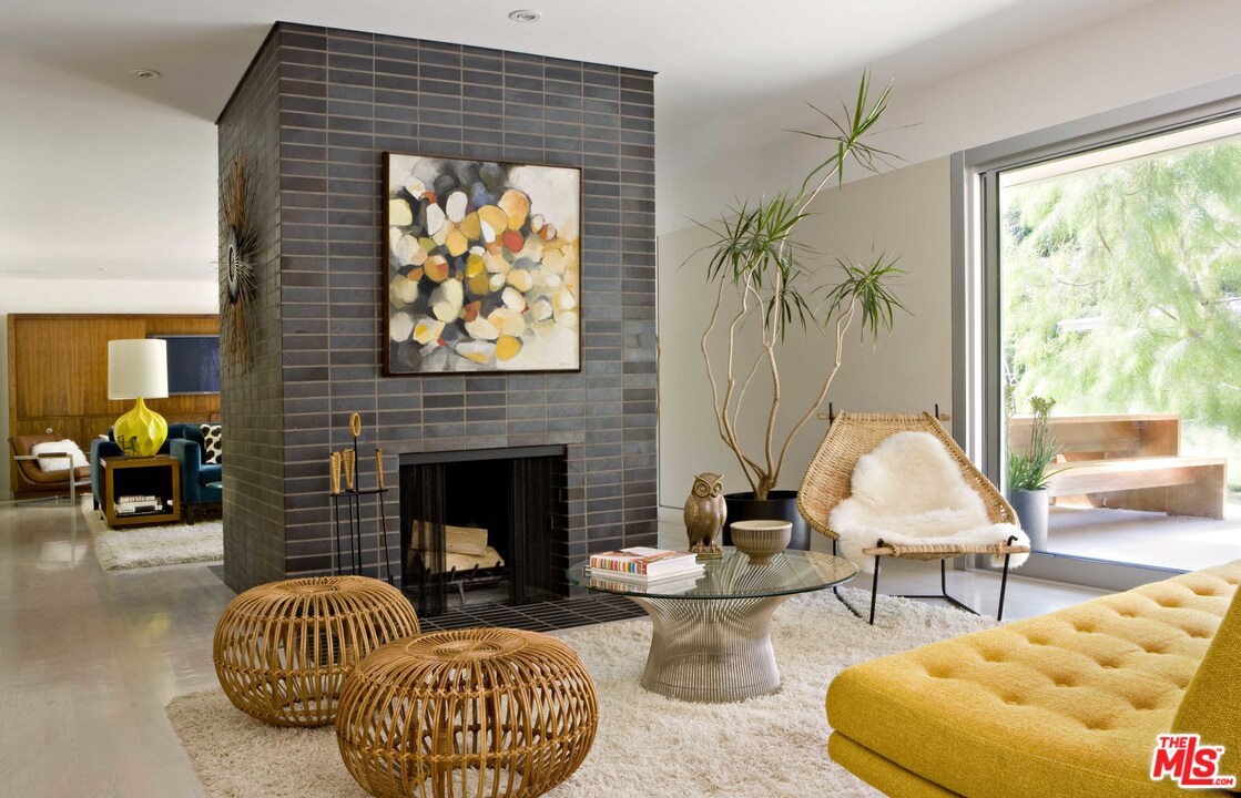 431 Homewood Road Los Angeles, CA 90049 - Photo 9 of 27
