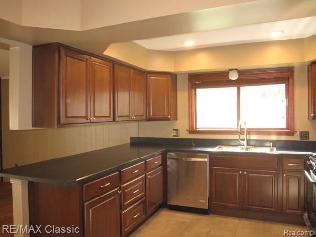 42957 Versailles Road Canton, MI 48187 - Photo 2 of 25 IMG_1020.JPG