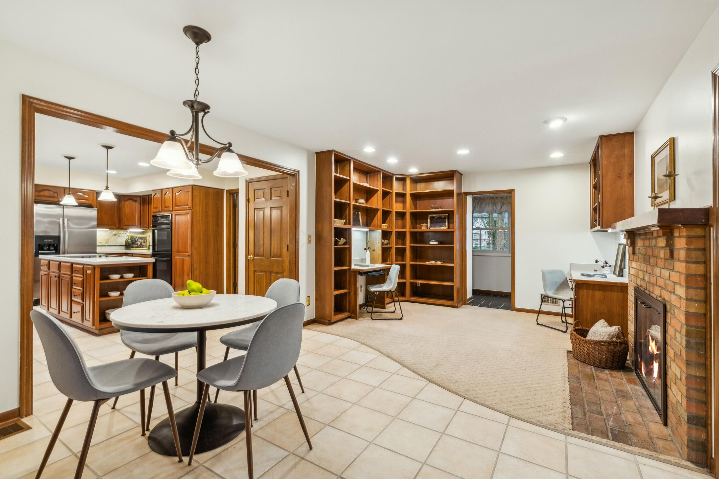 4052 Fenwick Road Columbus, OH 43220 - Photo 29 of 76 Eat-In Kitchen