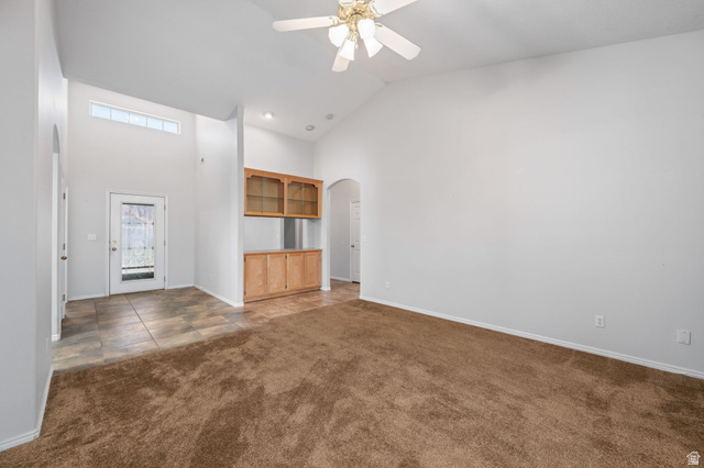 39 North Valley View Drive, Unit 51 St. George, UT 84770 - Photo 5 of 25 Vaulted ceilings define this space, featuring a ceiling fan with integrated lighting