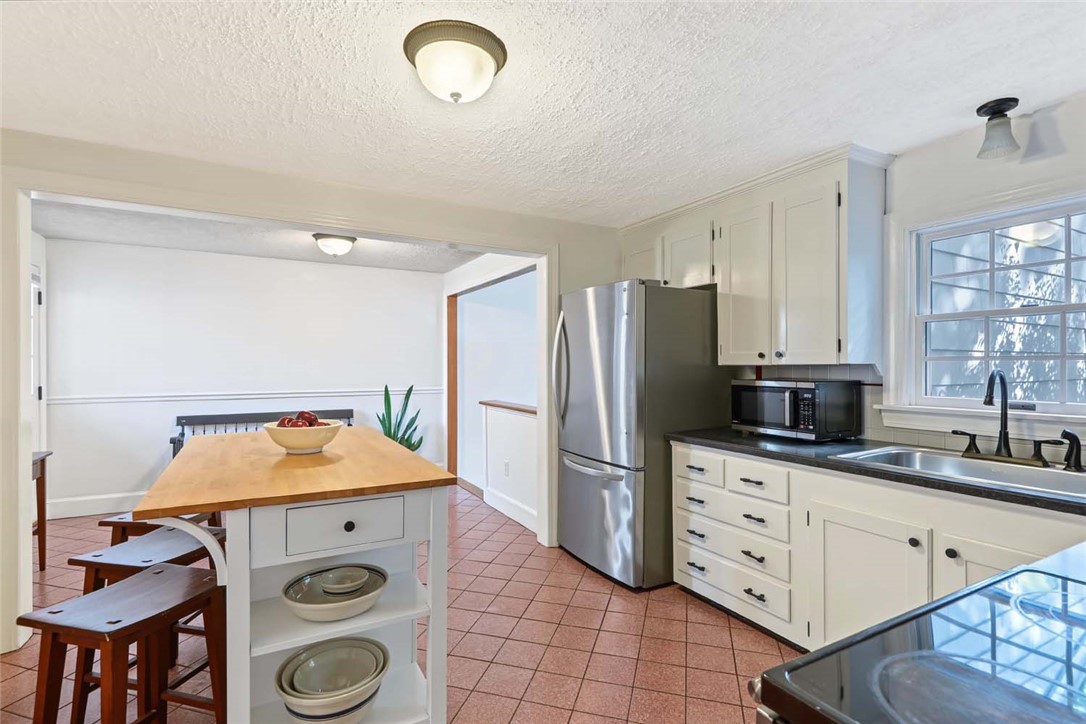 10 Milton Road Barrington, RI 02806 - Photo 11 of 50 Gallery Image 11