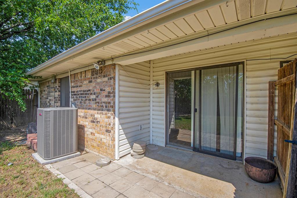 6819 West Cleburne Road Fort Worth, TX 76133 - Photo 21 of 24