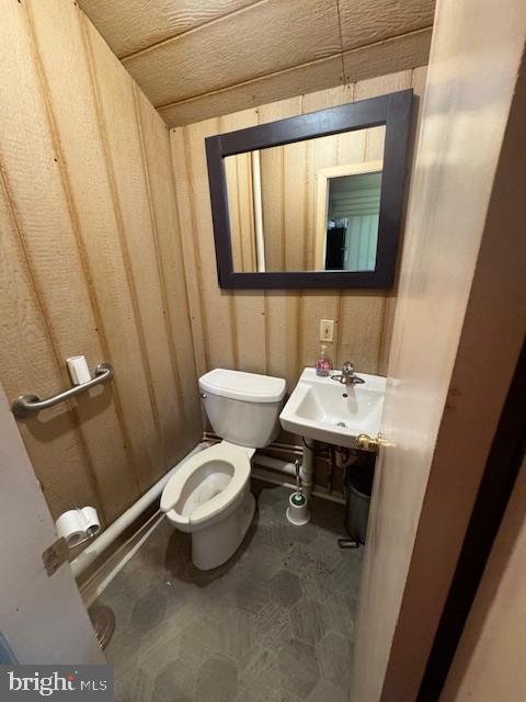 9440 Hollow Road Middletown, MD 21769 - Photo 20 of 20 a bathroom with a sink toilet and mirror