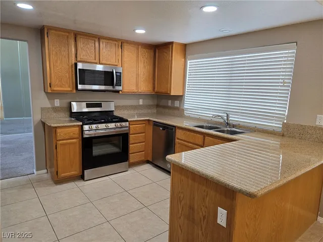 $2,199 | 1817 Summit Pointe Drive, Las Vegas, NV 89117