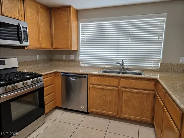 $2,199 | 1817 Summit Pointe Drive, Las Vegas, NV 89117