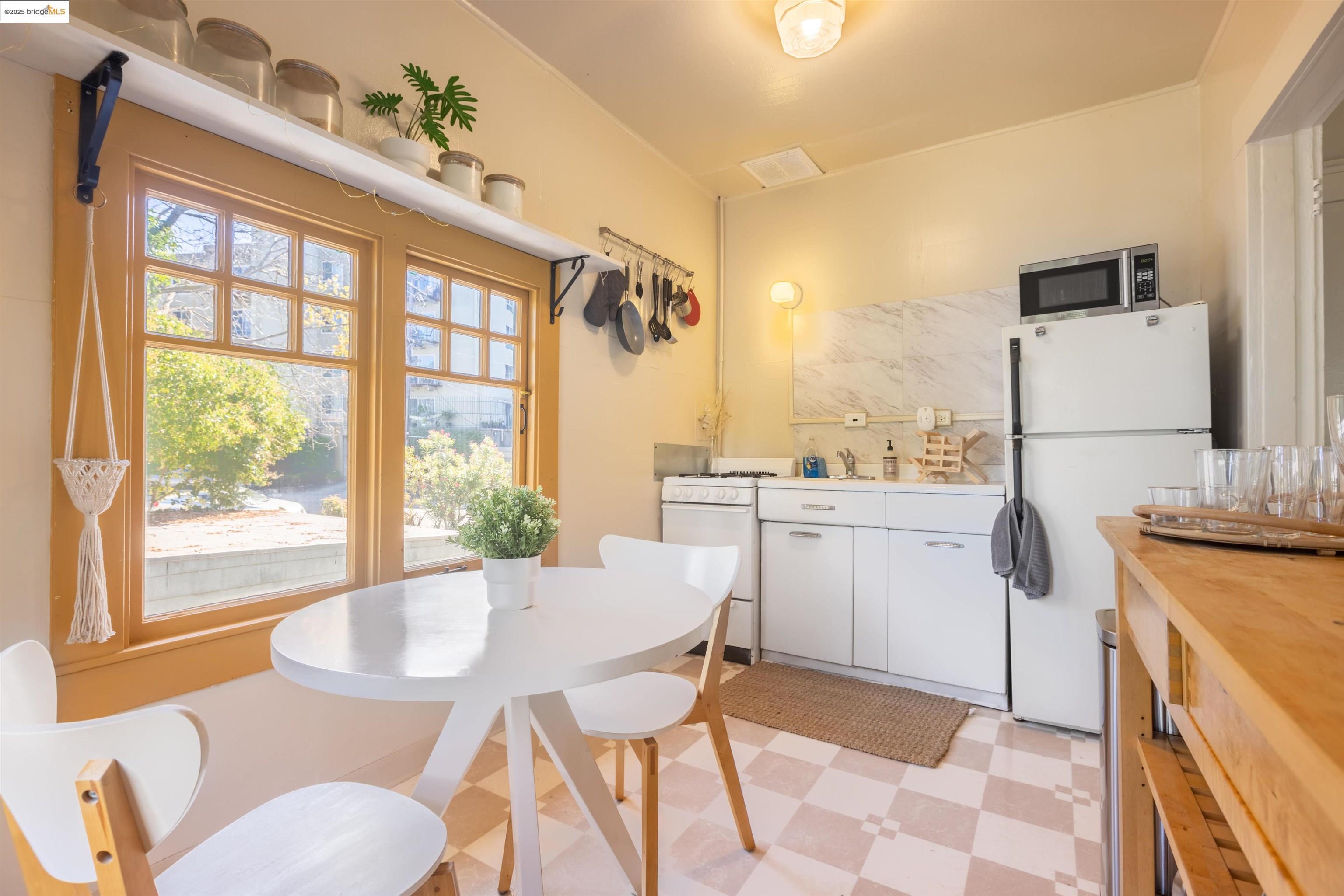 400 Lagunitas Avenue Oakland, CA 94610 - Photo 2 of 14 a kitchen with a table chairs stove and refrigerator