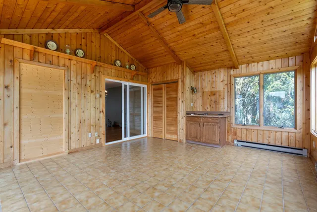 a view of entryway with a front door