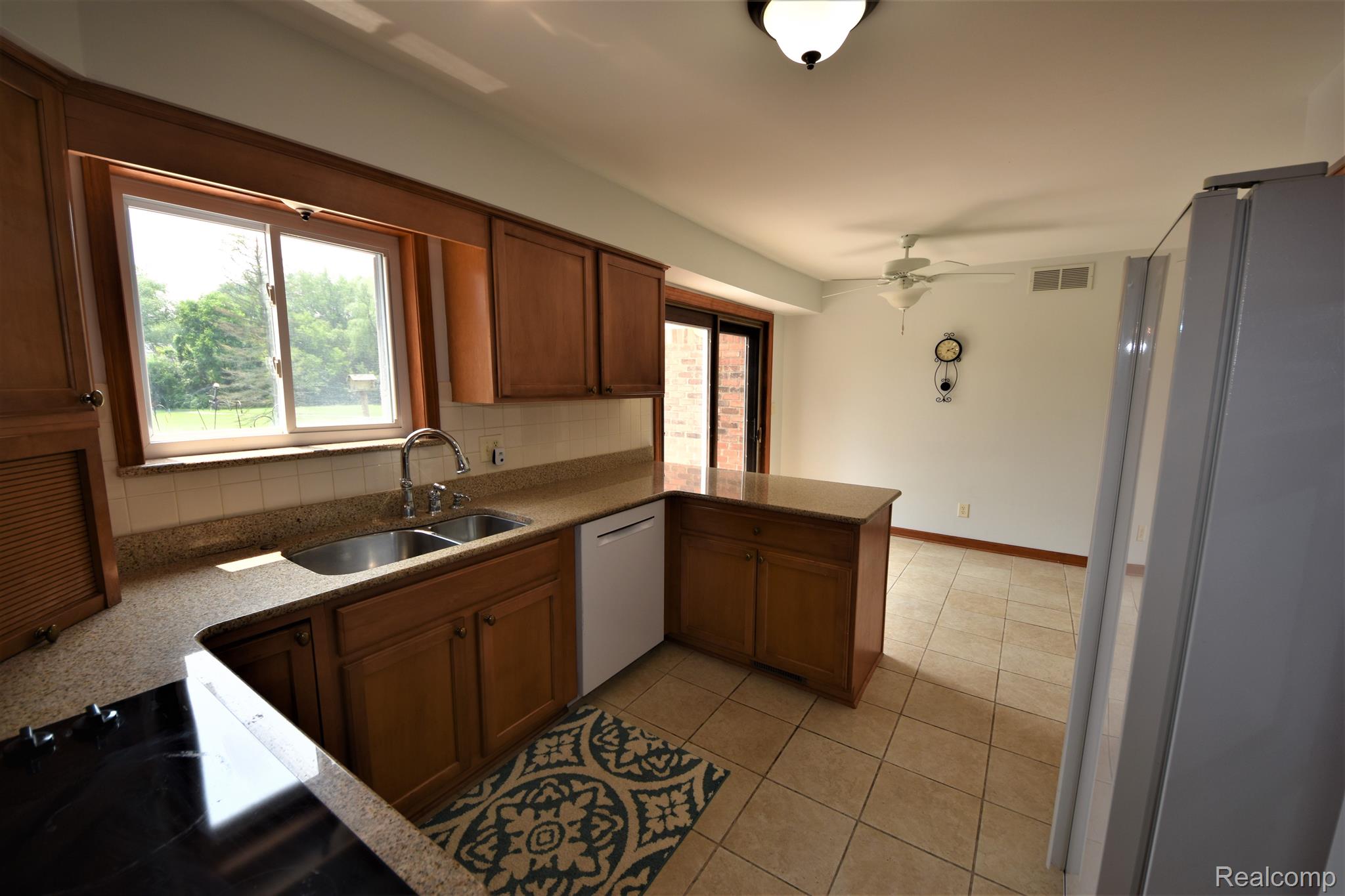 29679 High Valley Road Farmington, MI 48331 - Photo 8 of 31 kitchen