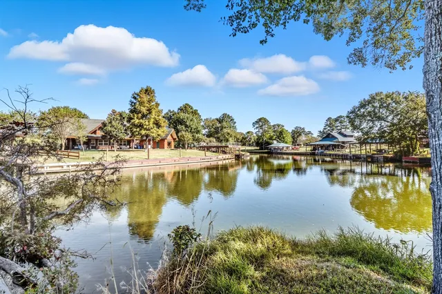 $411,750 | 50 Hunters Creek Drive, Huntsville, TX 77340