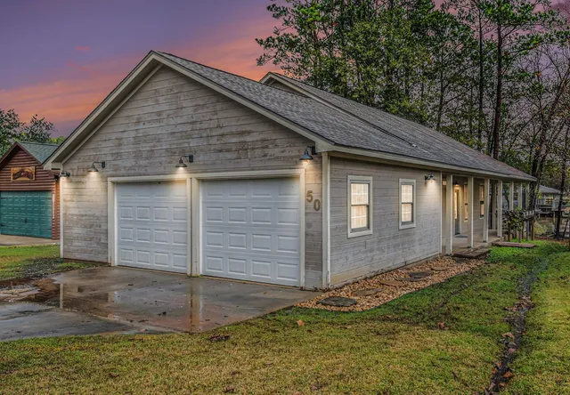 $411,750 | 50 Hunters Creek Drive, Huntsville, TX 77340