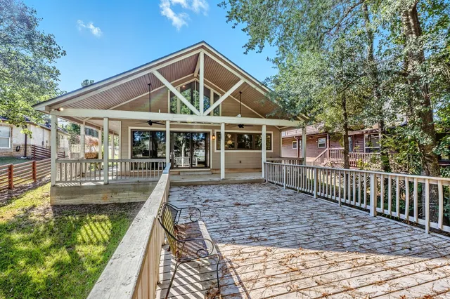 $411,750 | 50 Hunters Creek Drive, Huntsville, TX 77340