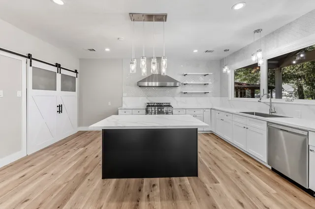 $411,750 | 50 Hunters Creek Drive, Huntsville, TX 77340