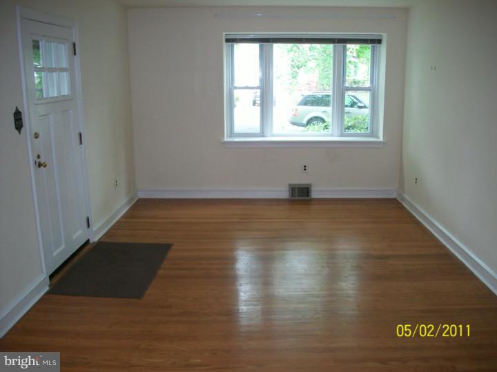11 Cameron Road Willow Grove, PA 19090 - Photo 2 of 10 Gallery Image 2