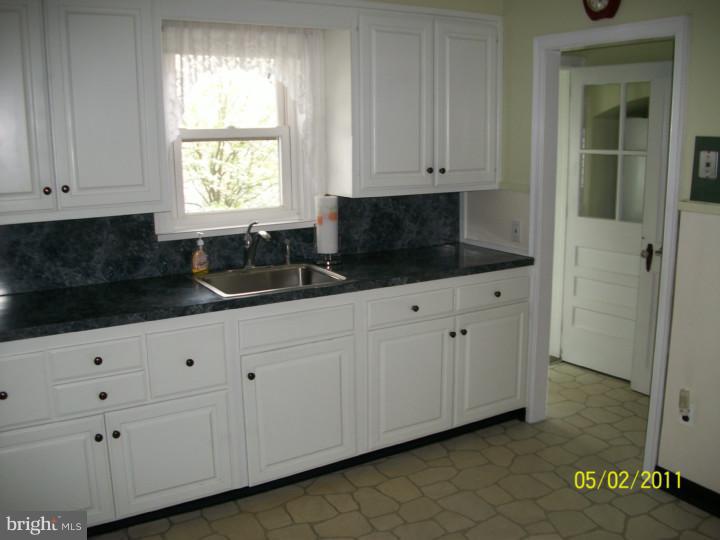 11 Cameron Road Willow Grove, PA 19090 - Photo 3 of 10 Gallery Image 3