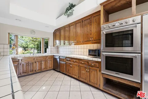 $1,099,999 | 6956 Wish Avenue, Van Nuys, CA 91406