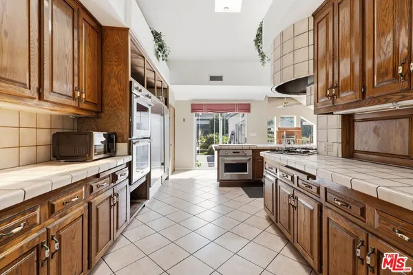 $1,099,999 | 6956 Wish Avenue, Van Nuys, CA 91406