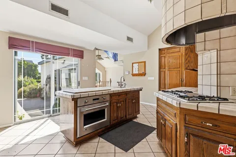 $1,099,999 | 6956 Wish Avenue, Van Nuys, CA 91406