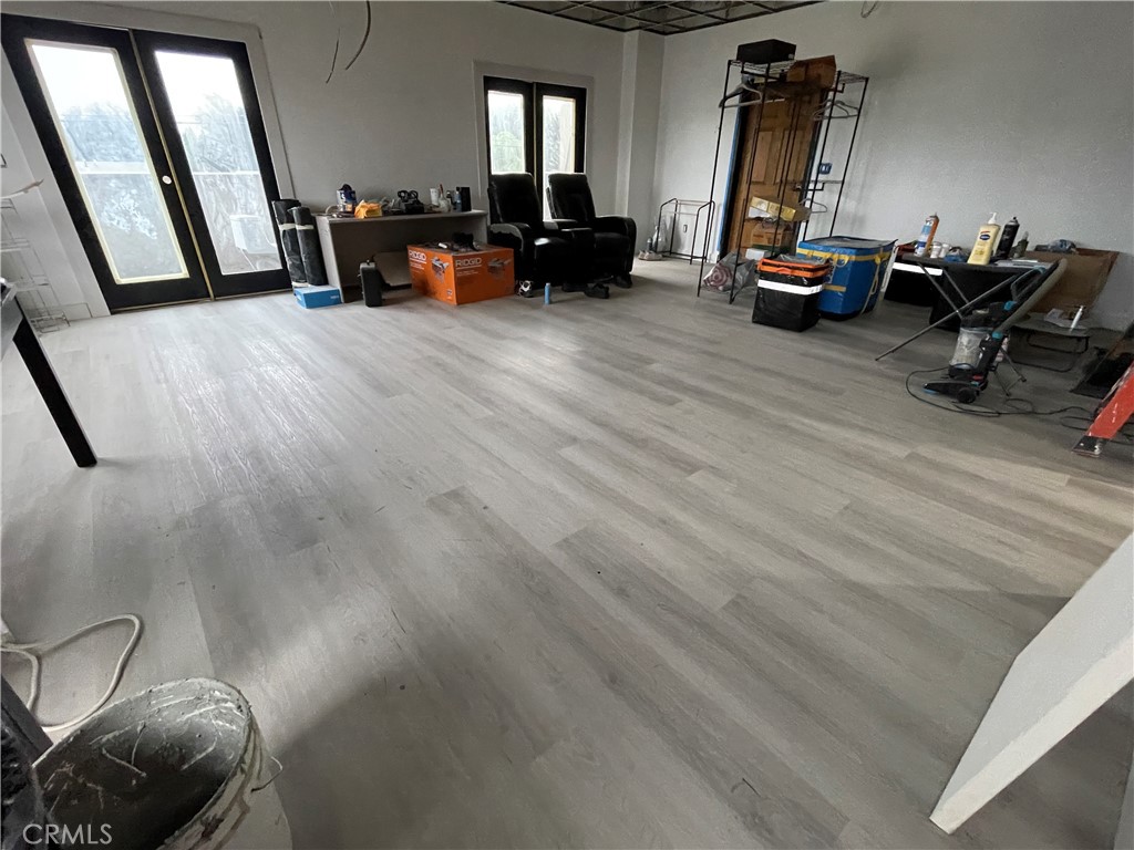 1212 West Commonwealth Avenue Fullerton, CA 92833 - Photo 6 of 14 a living room with furniture and a mirror