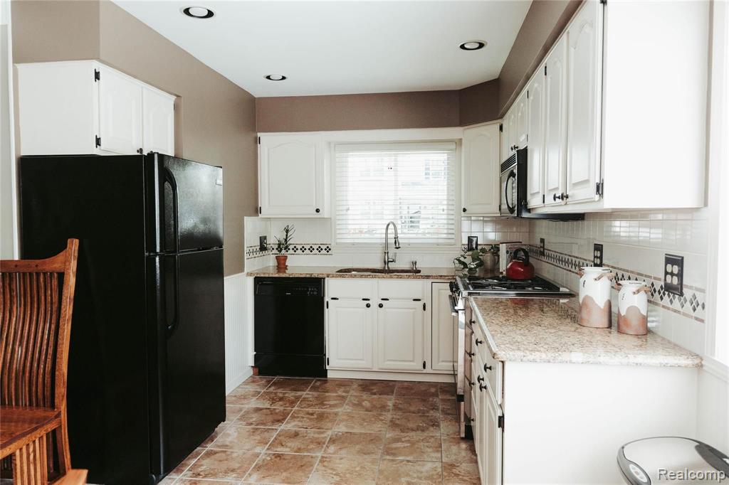 215 North Alice Avenue Rochester, MI 48307 - Photo 4 of 16