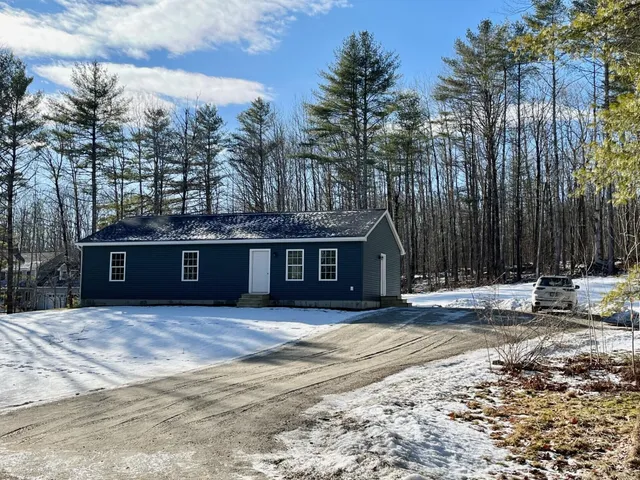 $399,900 | 35 Moosehead Lane, Whitefield, ME 04353
