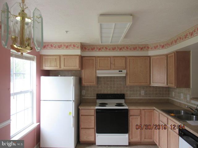 3441 Barkley Woods Road Baltimore, MD 21244 - Photo 11 of 23 Kitchen