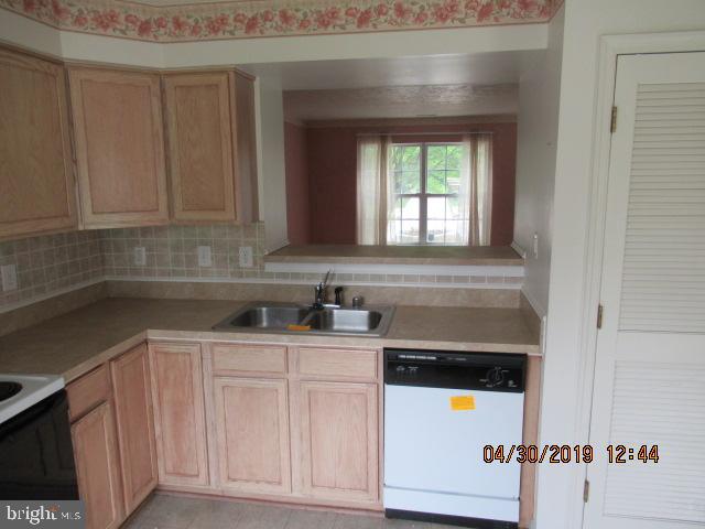 3441 Barkley Woods Road Baltimore, MD 21244 - Photo 12 of 23 Kitchen