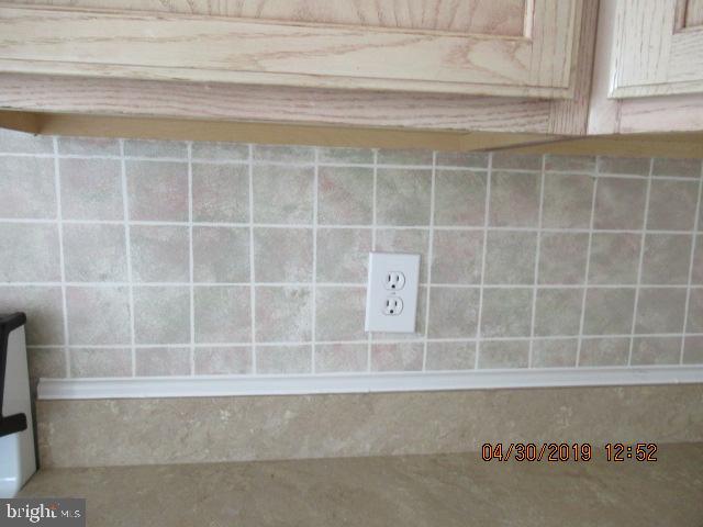 3441 Barkley Woods Road Baltimore, MD 21244 - Photo 14 of 23 Backsplash