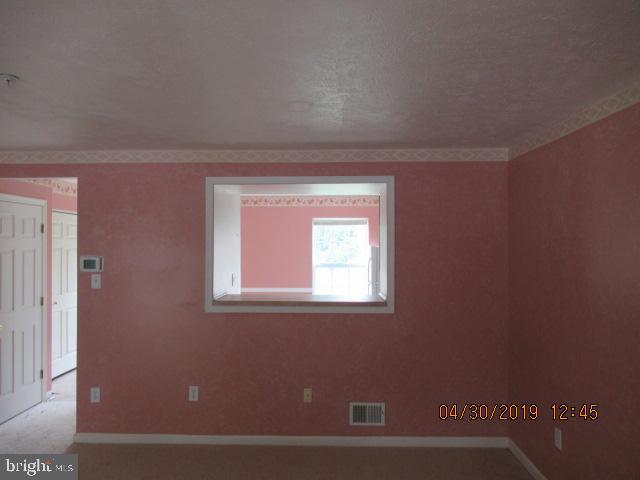 3441 Barkley Woods Road Baltimore, MD 21244 - Photo 4 of 23 Living room