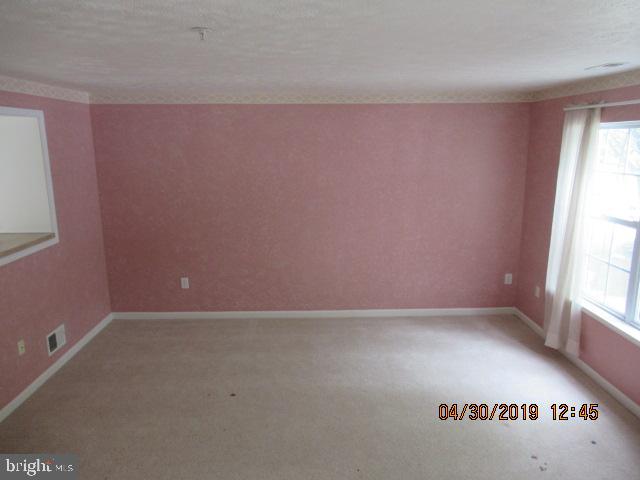 3441 Barkley Woods Road Baltimore, MD 21244 - Photo 5 of 23 Living room