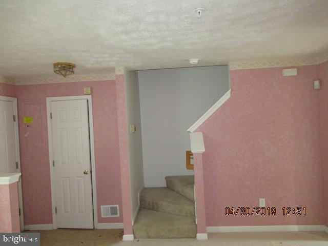 3441 Barkley Woods Road Baltimore, MD 21244 - Photo 6 of 23 Living room