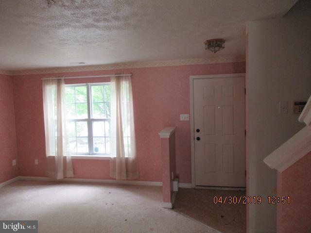 3441 Barkley Woods Road Baltimore, MD 21244 - Photo 7 of 23 Living room