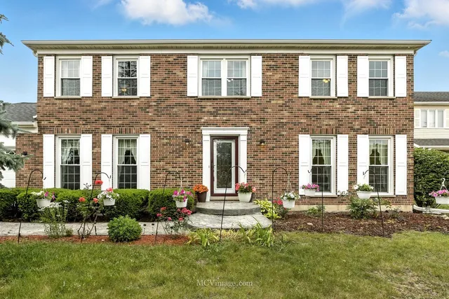$625,000 | 3835 Huntington Boulevard, Hoffman Estates, IL 60192