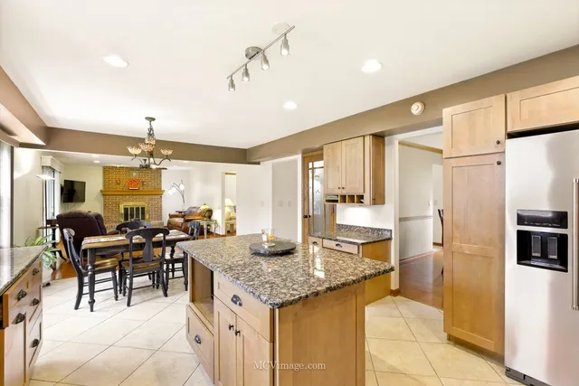 $625,000 | 3835 Huntington Boulevard, Hoffman Estates, IL 60192