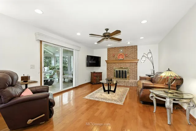 $625,000 | 3835 Huntington Boulevard, Hoffman Estates, IL 60192