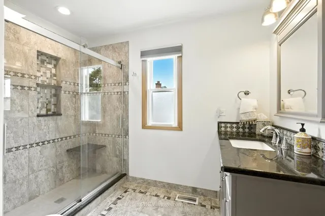 $625,000 | 3835 Huntington Boulevard, Hoffman Estates, IL 60192