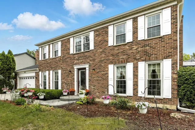 $625,000 | 3835 Huntington Boulevard, Hoffman Estates, IL 60192