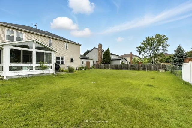 $625,000 | 3835 Huntington Boulevard, Hoffman Estates, IL 60192