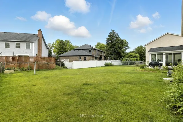 $625,000 | 3835 Huntington Boulevard, Hoffman Estates, IL 60192