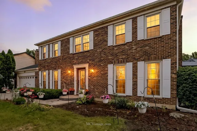 $625,000 | 3835 Huntington Boulevard, Hoffman Estates, IL 60192