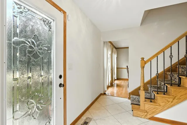 $625,000 | 3835 Huntington Boulevard, Hoffman Estates, IL 60192