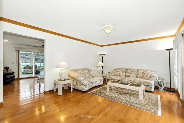 $625,000 | 3835 Huntington Boulevard, Hoffman Estates, IL 60192