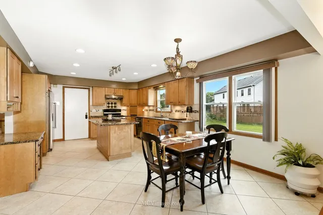 $625,000 | 3835 Huntington Boulevard, Hoffman Estates, IL 60192