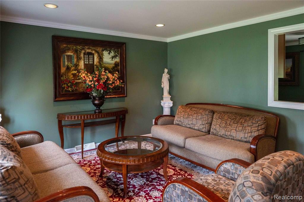 5379 Farm Road Waterford, MI 48327 - Photo 10 of 34