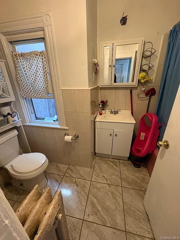 106-13 34th Avenue Queens, NY 11368 - Photo 6 of 22